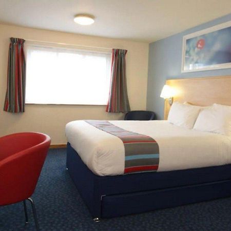 Travelodge London Feltham Eksteriør bilde