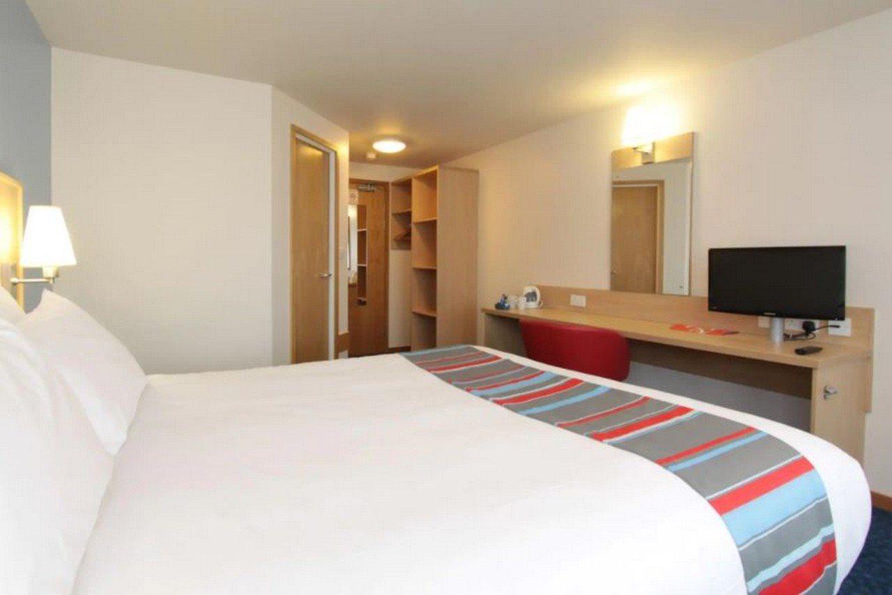 Travelodge London Feltham Eksteriør bilde