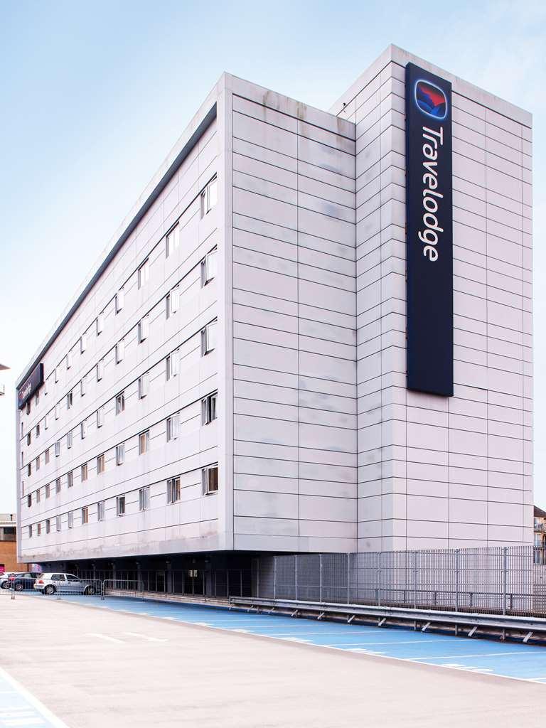 Travelodge London Feltham Eksteriør bilde