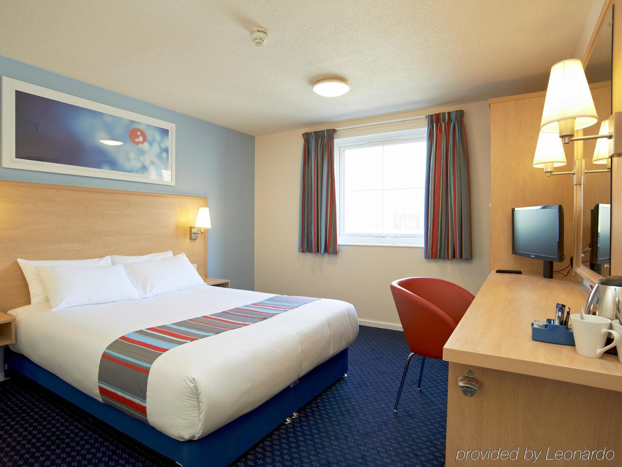 Travelodge London Feltham Eksteriør bilde