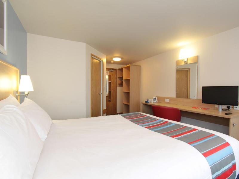 Travelodge London Feltham Eksteriør bilde