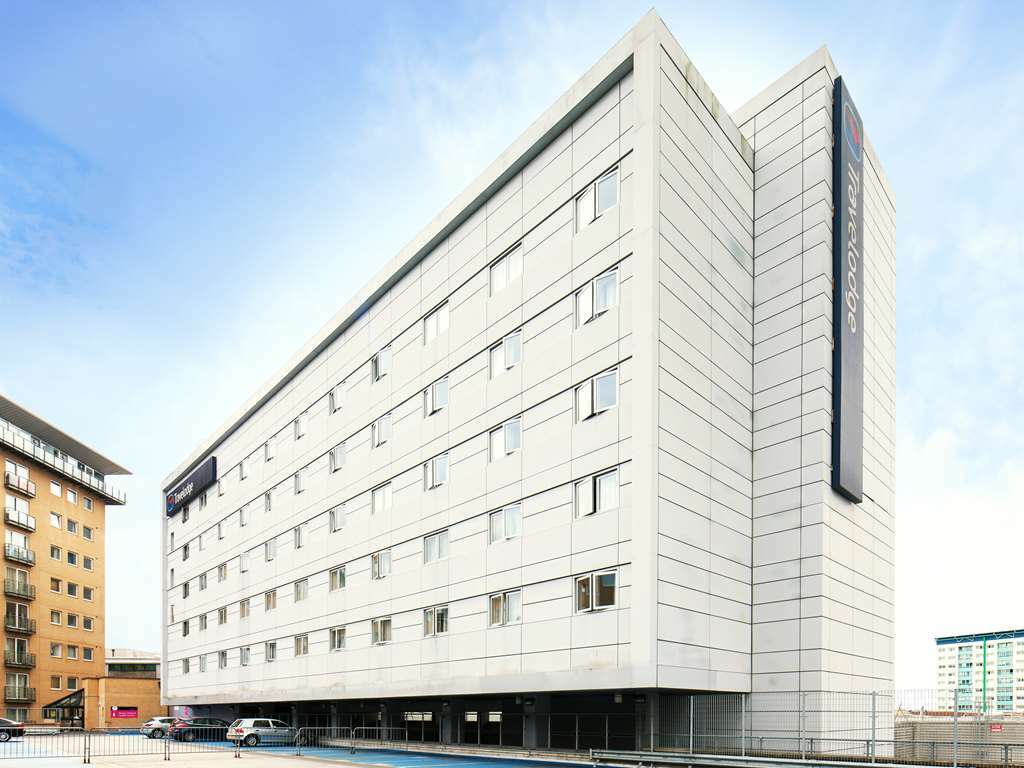 Travelodge London Feltham Eksteriør bilde