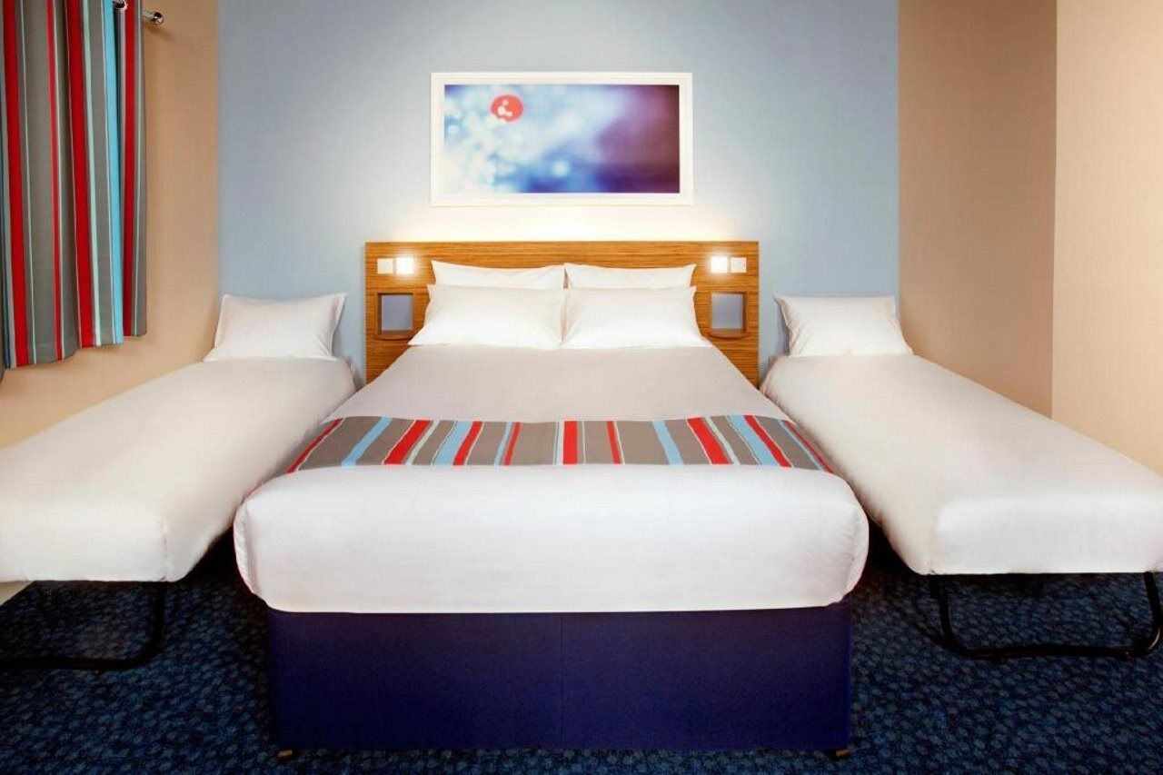 Travelodge London Feltham Eksteriør bilde