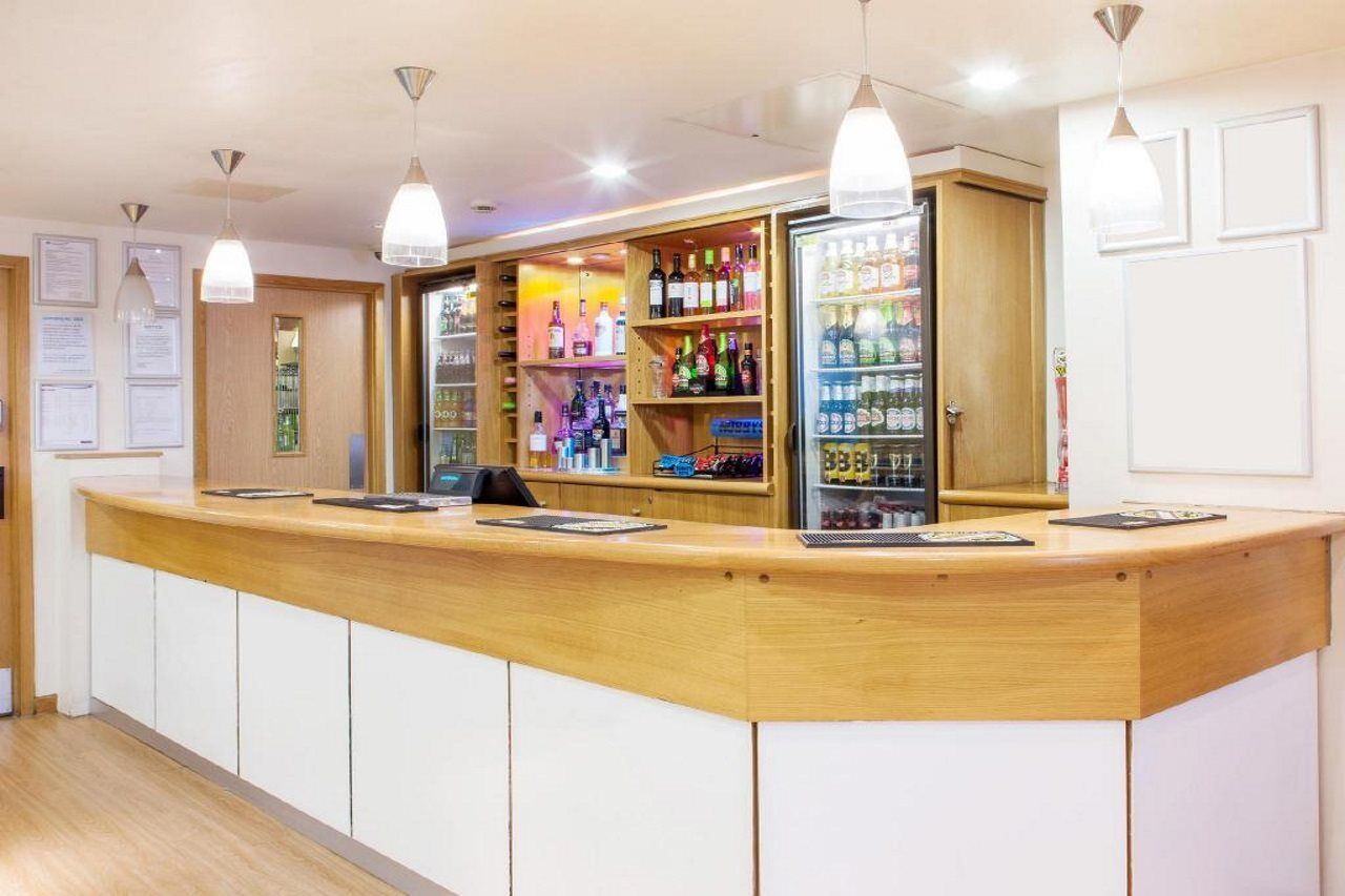 Travelodge London Feltham Eksteriør bilde