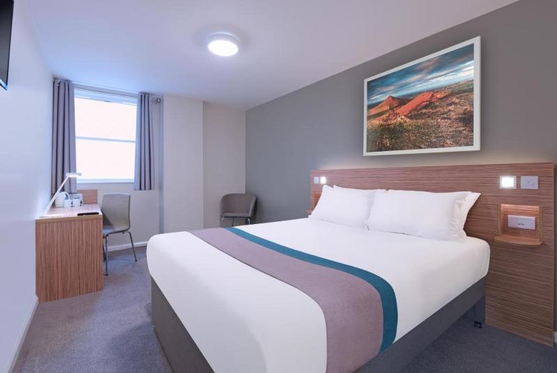 Travelodge London Feltham Eksteriør bilde